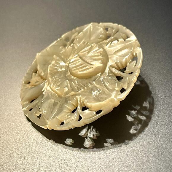 Vintage Carve Mother-of-Pearl Brooch (Bethlehem) - Picture 4 of 6